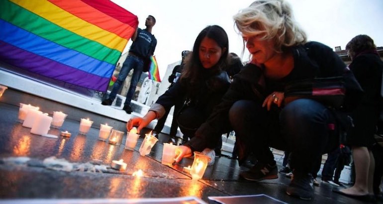 Hommage après la tuerie d'Orlando